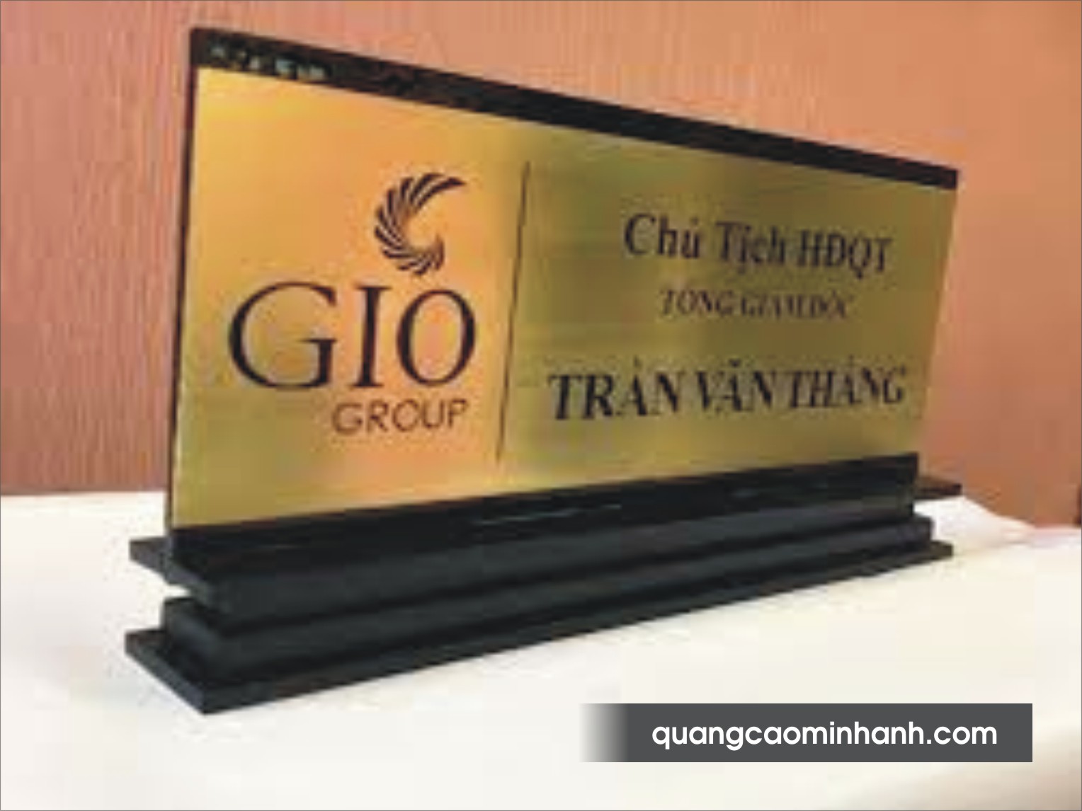 CD08: Biển chức danh đế mica mặt inox