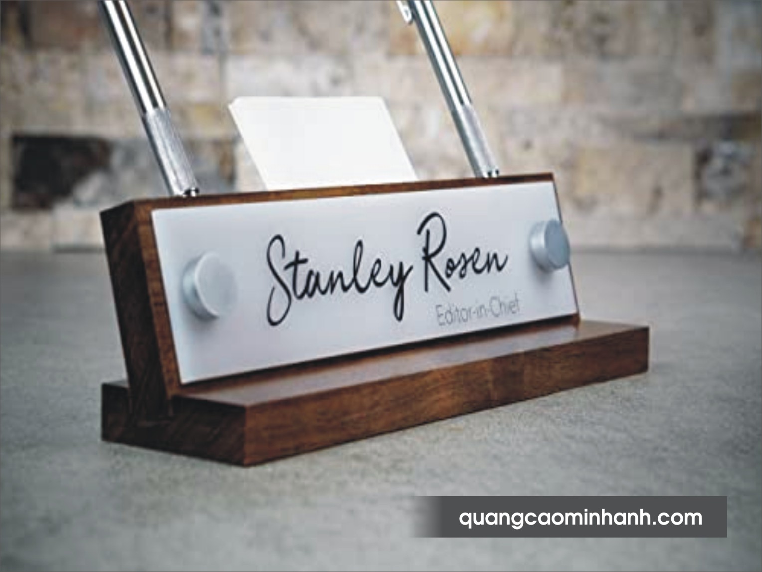 CD11: Biển chức danh inox đế gỗ