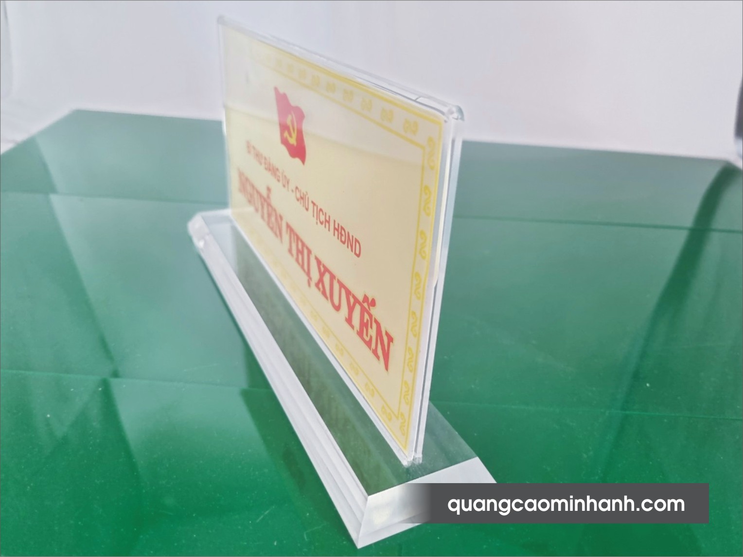 CD07: Biển chức danh mica thay nội dung 2