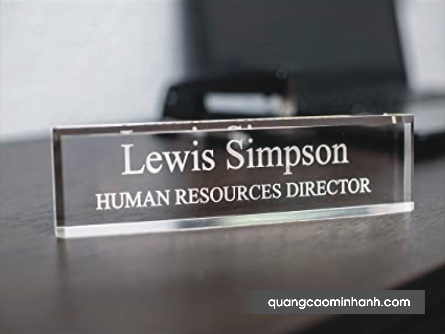 CD20: Biển chức danh mica đặc in UV