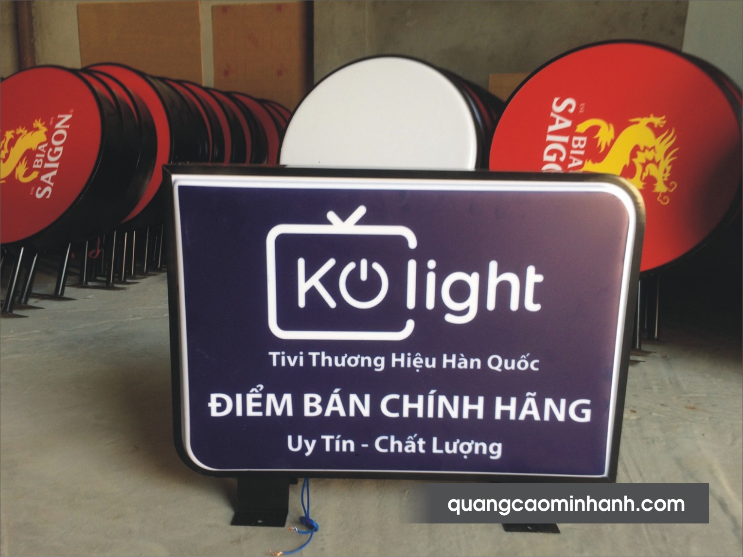 Biển vẫy mica hút nổi