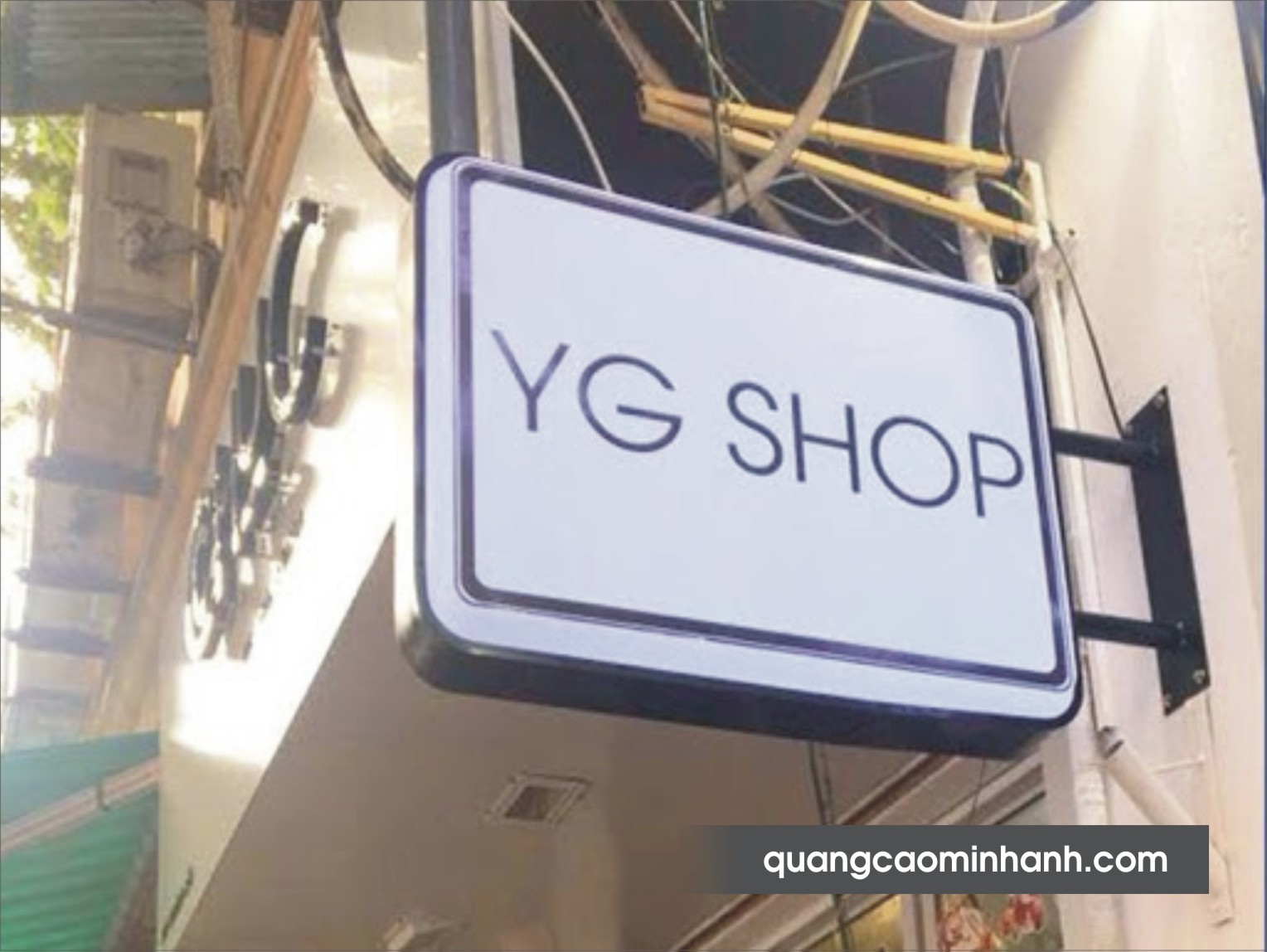 Biển vẫy mica hút nổi