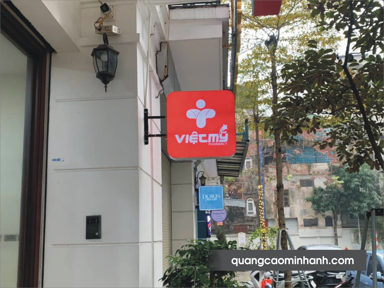 Biển vẫy mica hút nổi