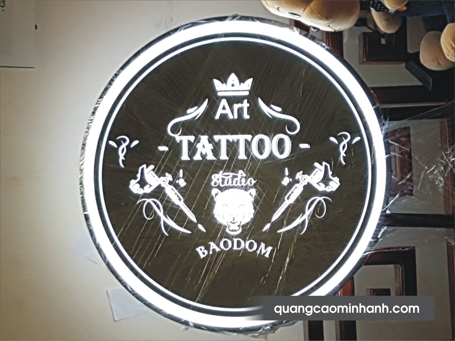 Biển vẫy mica hút nổi