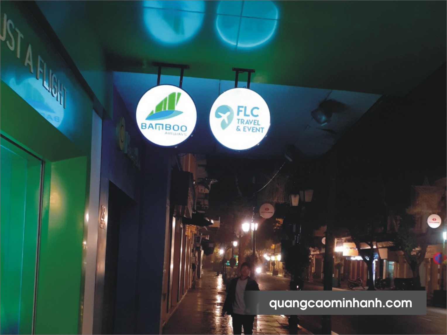 Biển vẫy mica hút nổi