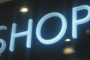 Biển quảng cáo chữ nổi sáng đèn ngoài trời