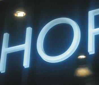 Biển quảng cáo chữ nổi sáng đèn ngoài trời